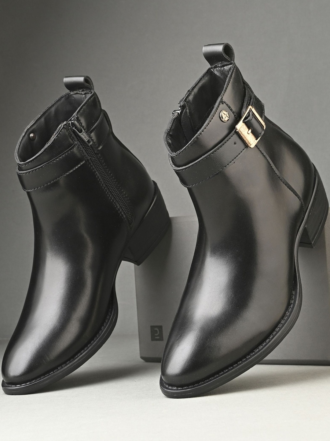Roadster Women Black Solid Side Zipper Buckle Detail Chelsea Boots