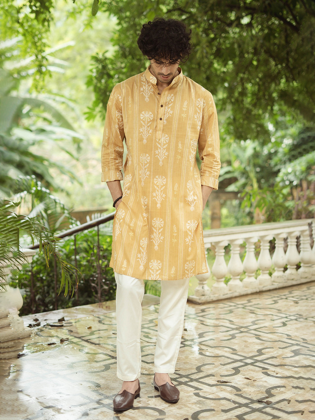 Shasak Men Printed Cotton Long Kurtas