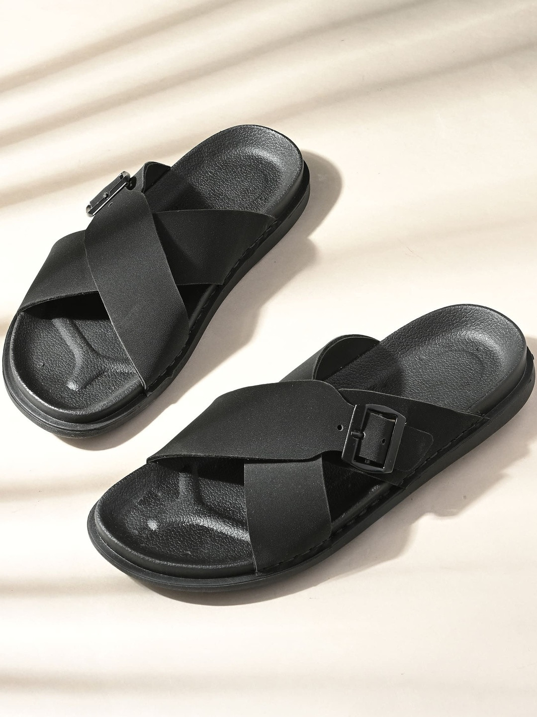 GWALK Men Black Solid Broad Criss Cross Strap Casual Comfort Sandals