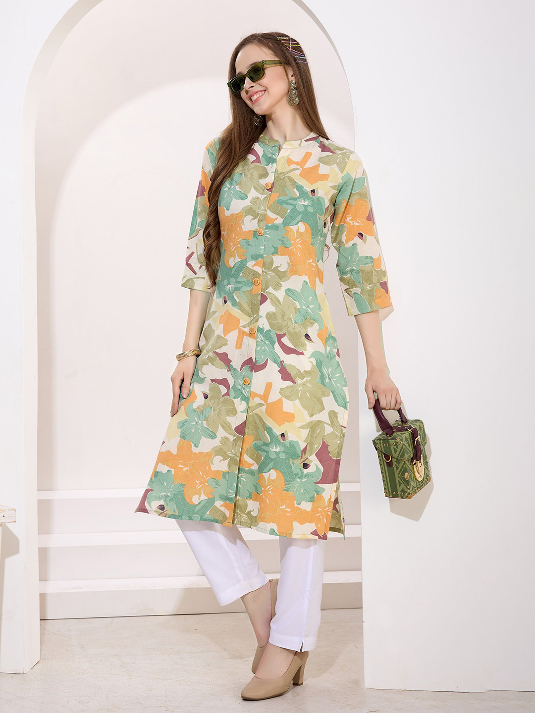 keshubaba Women Foral Printed Mandarin Collar Kurta