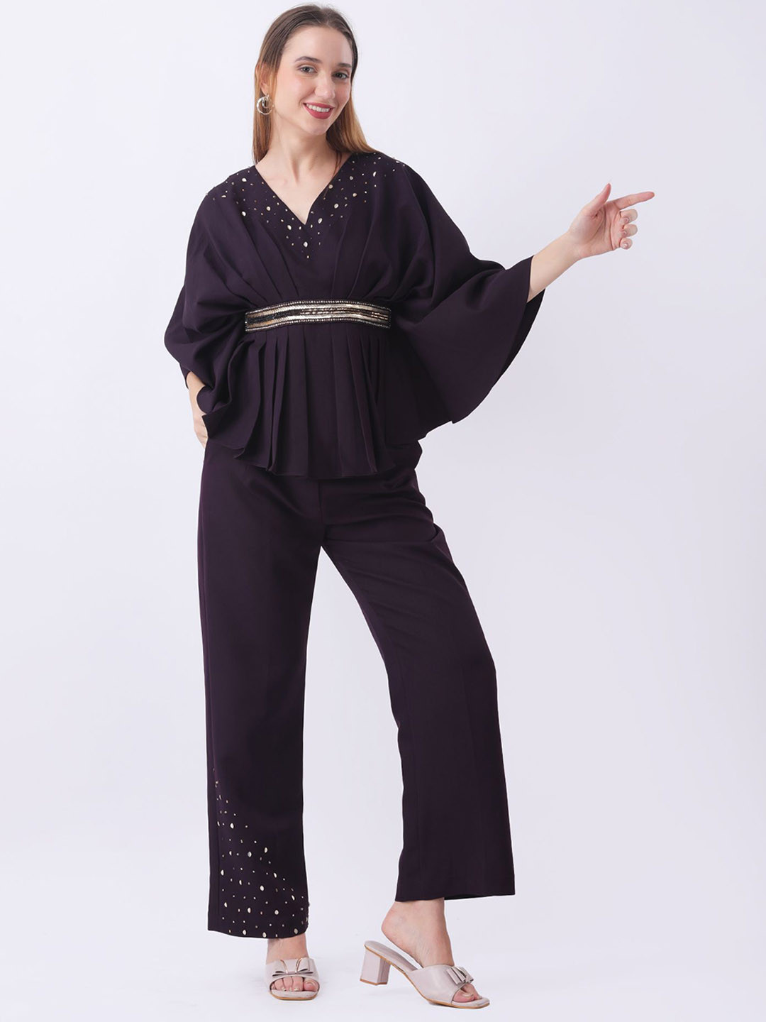 Fashion Gaiia V-Neck Top With Trousers