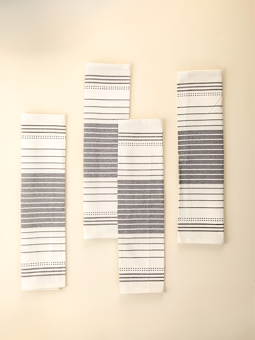 FREEDOM TREE Pinstripe Black & White 4 Pieces Striped Pure Cotton Table Napkins