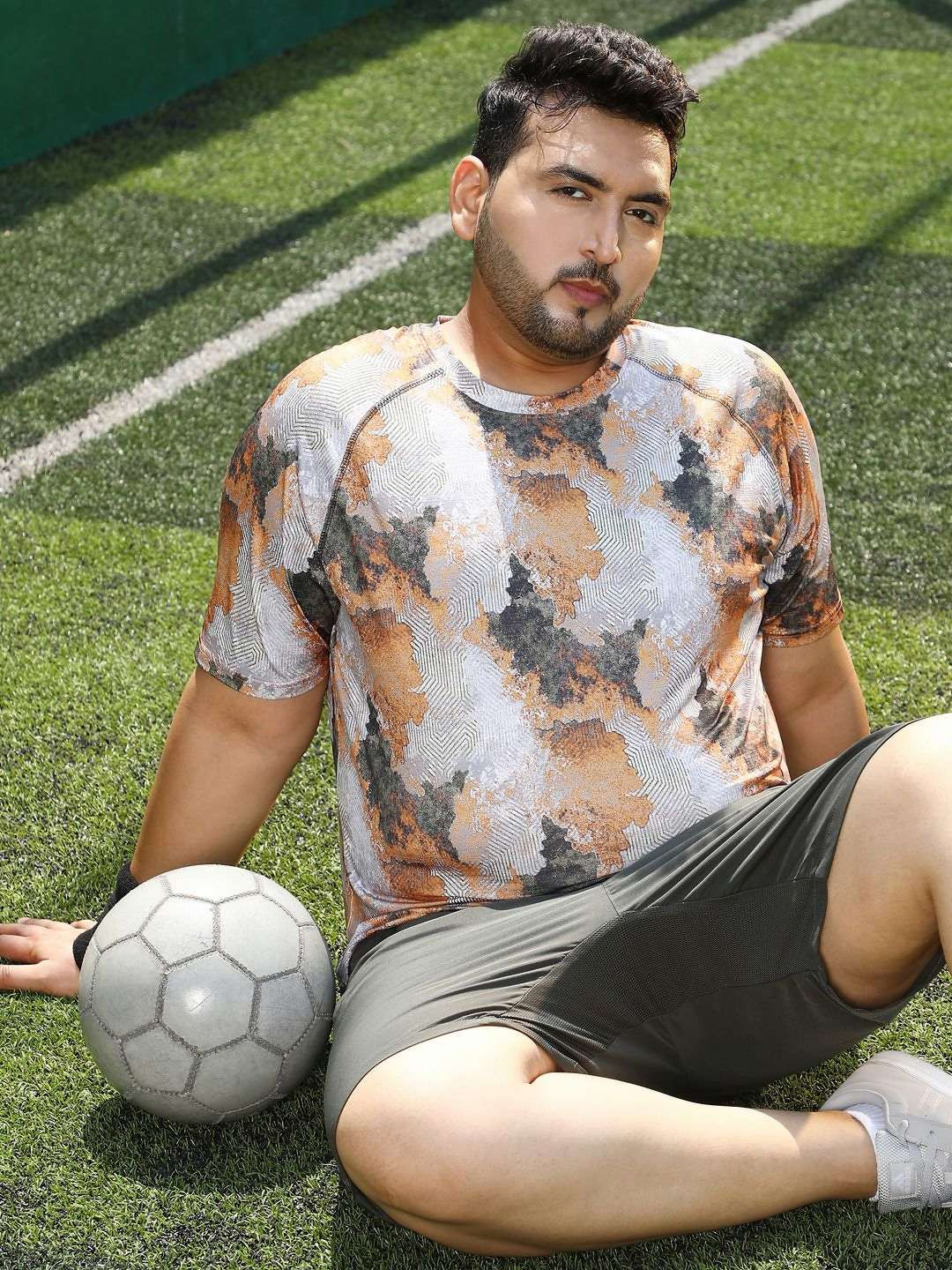 Instafab Plus Printed Blur-Imprint Activewear T-Shirt