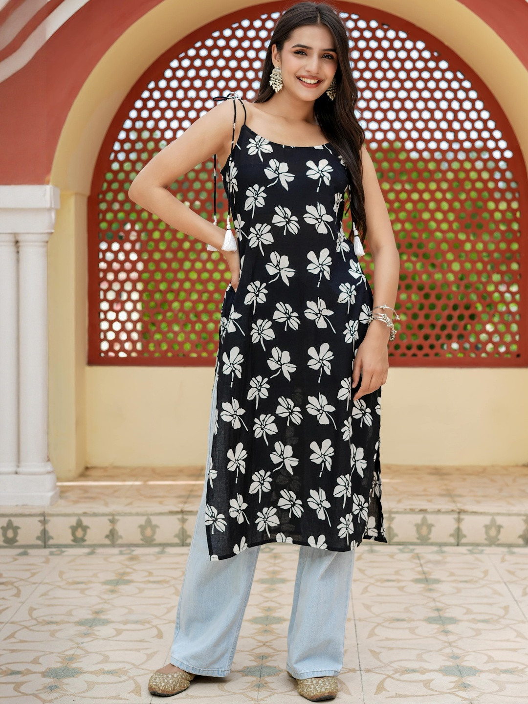 GAYRAA Women Black Floral Printed Kurta