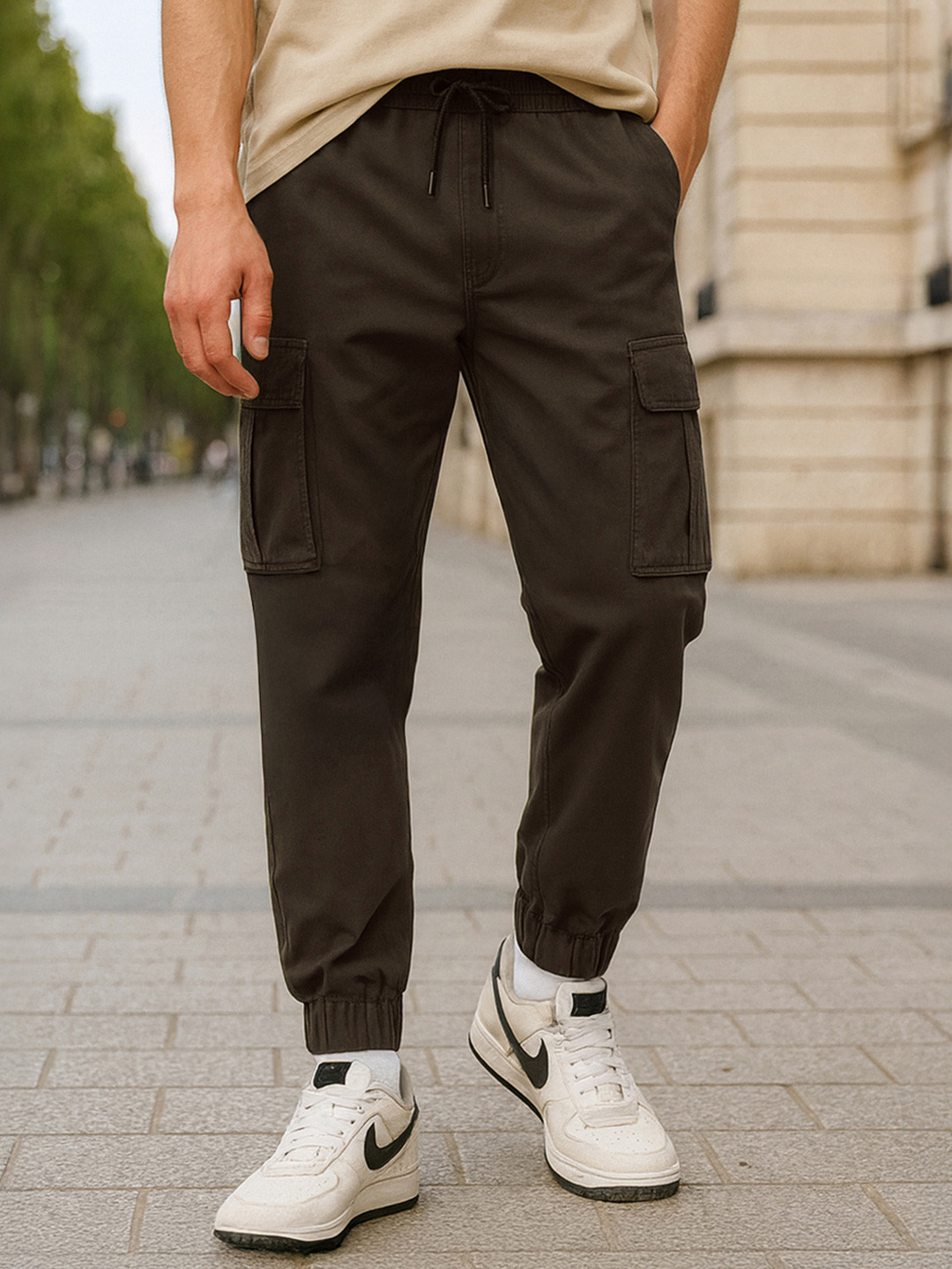 Bewakoof Men Mid-Rise Loose Fit Oversized Cargo Trousers