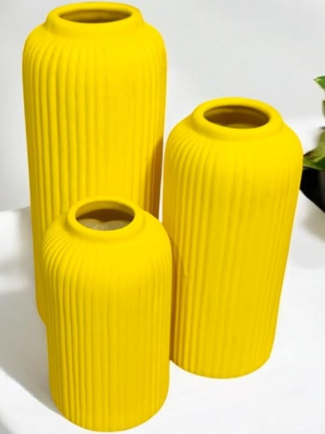 ARTISANS BAZAR set of 3 Rippled Vase
