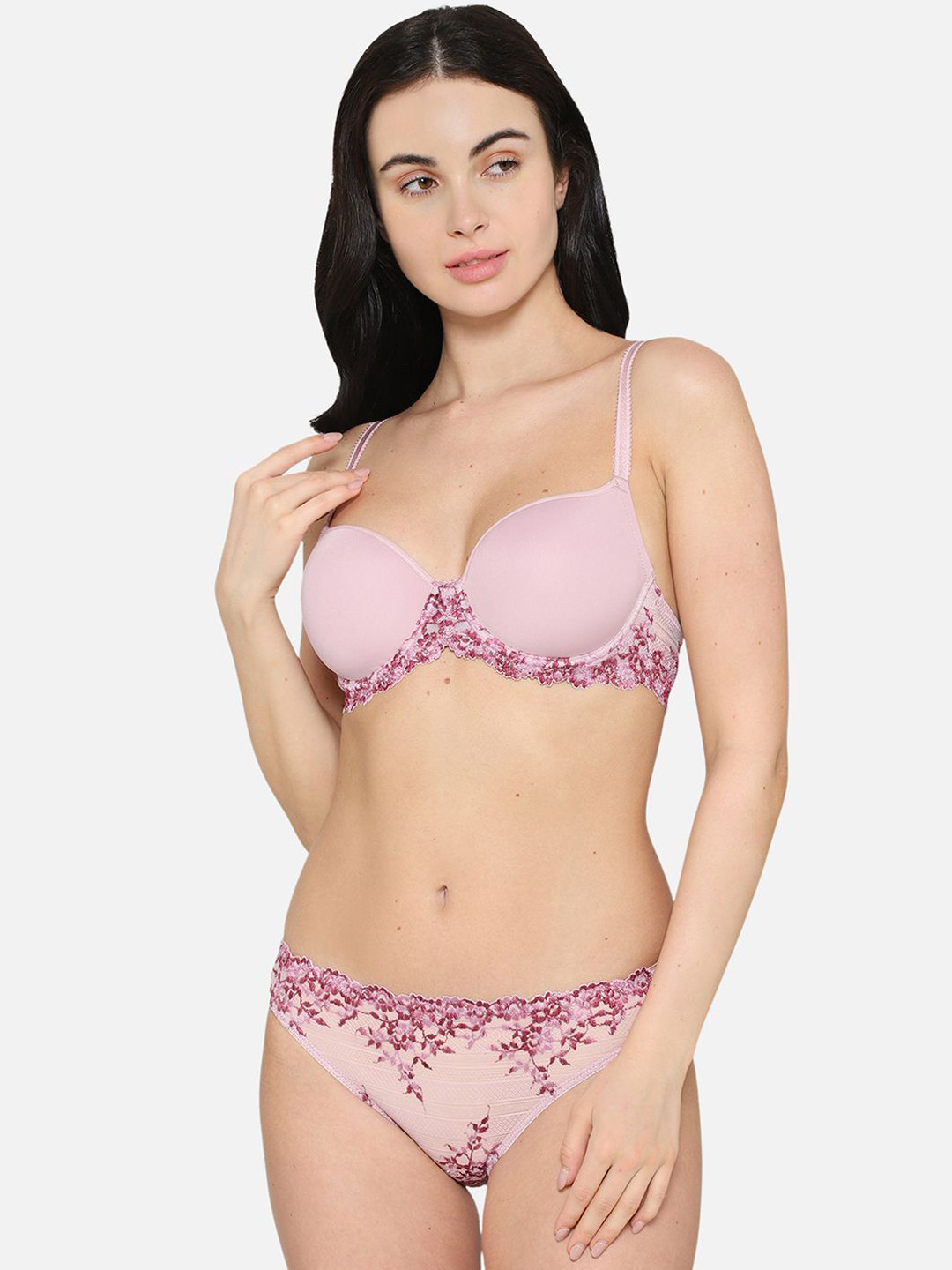 Wacoal Embrace Lace Contour Padded Wired Everyday T-Shirt Bra