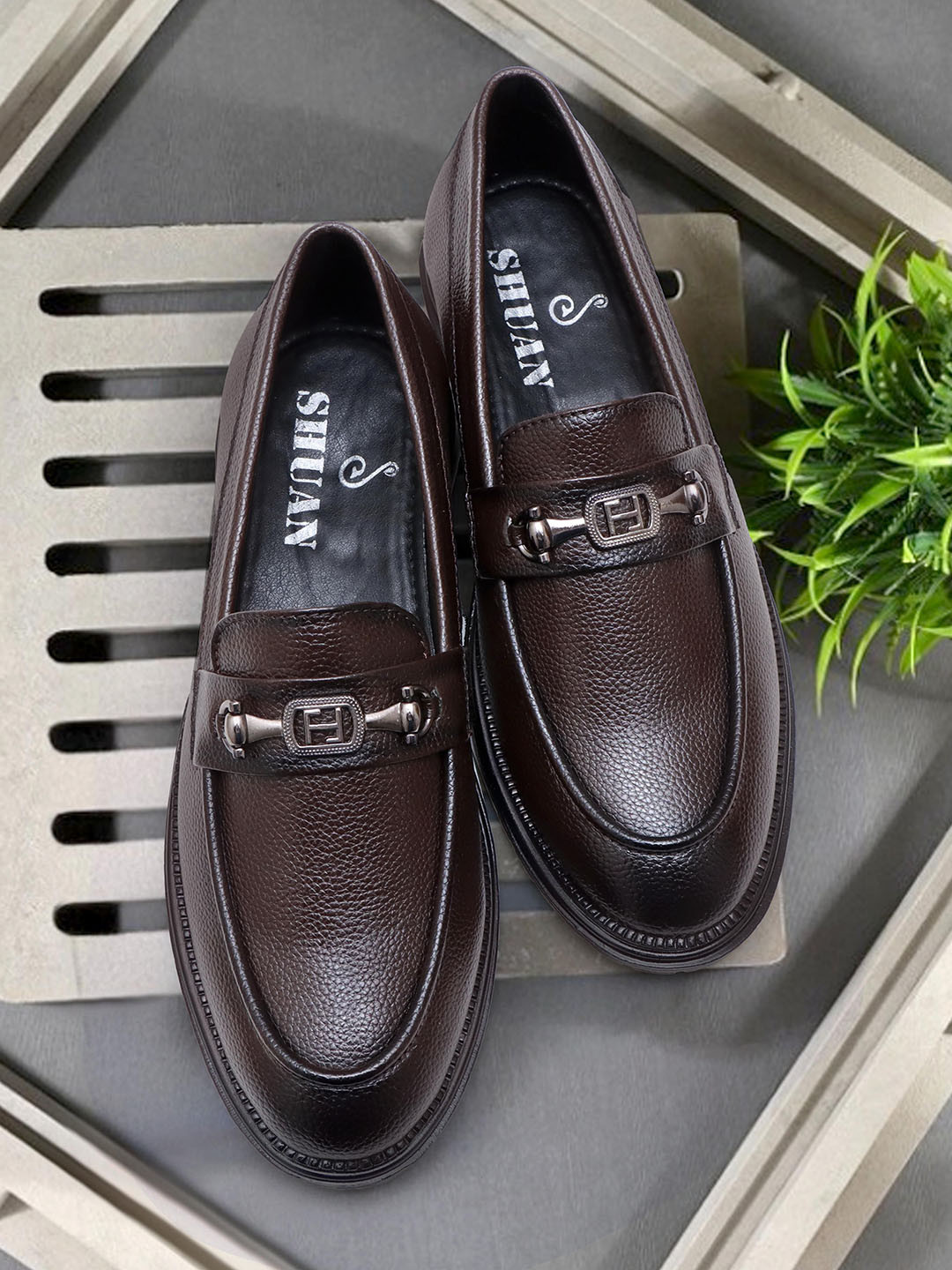 SHUAN Men Textured Formal Loafers