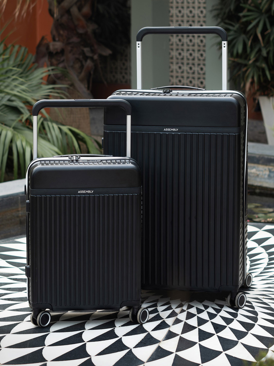 Assembly Rover Black Set of 2 Premium Trolley Luggages 20 & 28 Inches