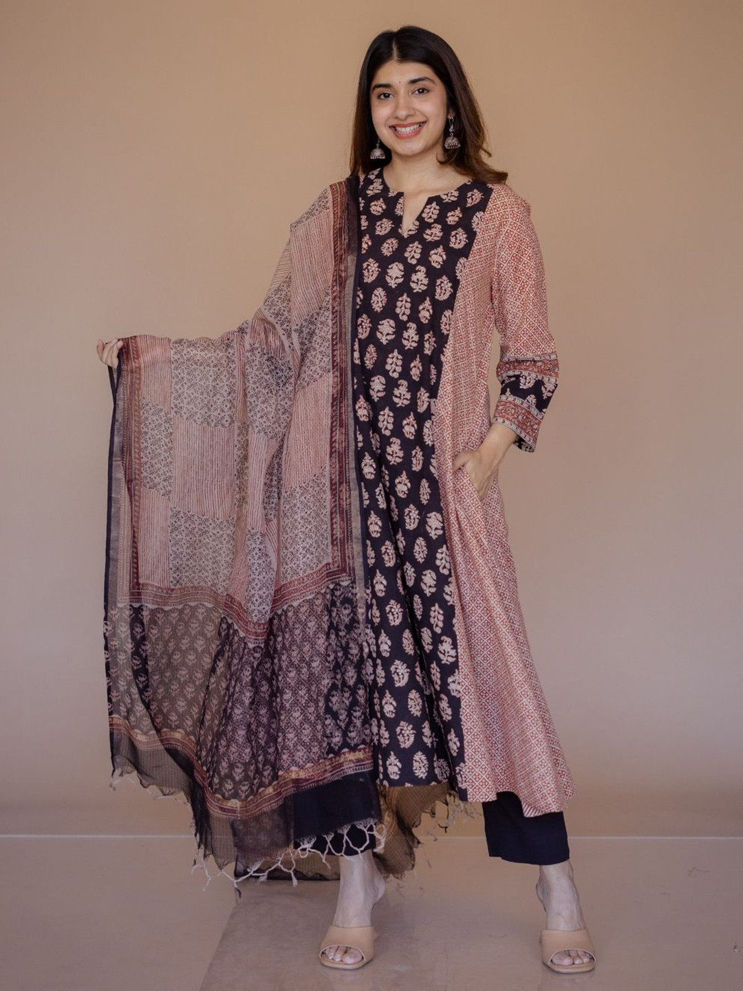 THE INDIAN ETHNIC CO Bagru Block Printed Kota Doria Cotton Dupatta