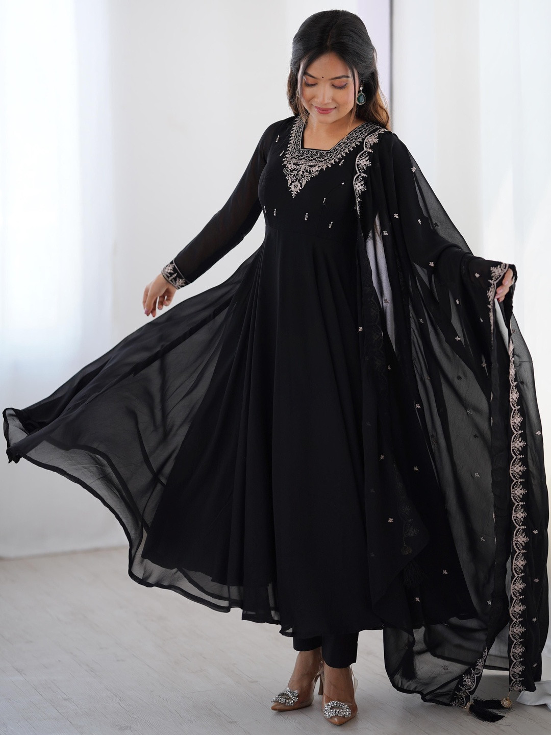 SAJAVAT ETHENIC WEAR Women Embroidered Anarkali Kurta with Trousers & Dupatta