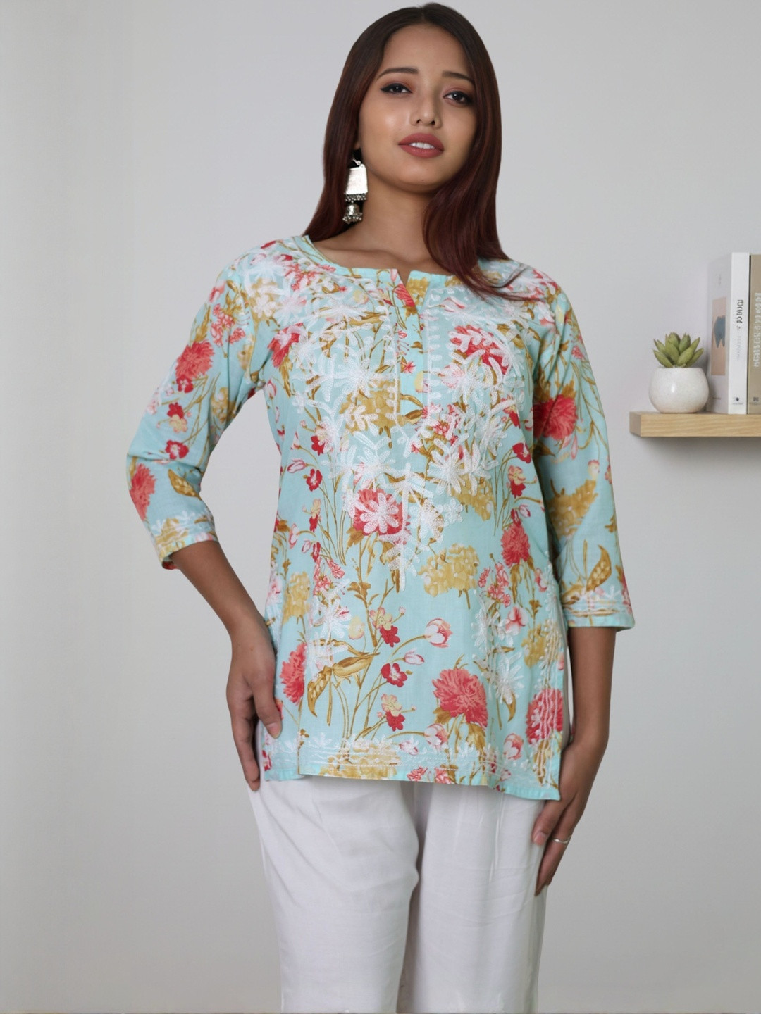 myplusfashion Women Floral Printed & Chikankari Embroidered Short Kurta