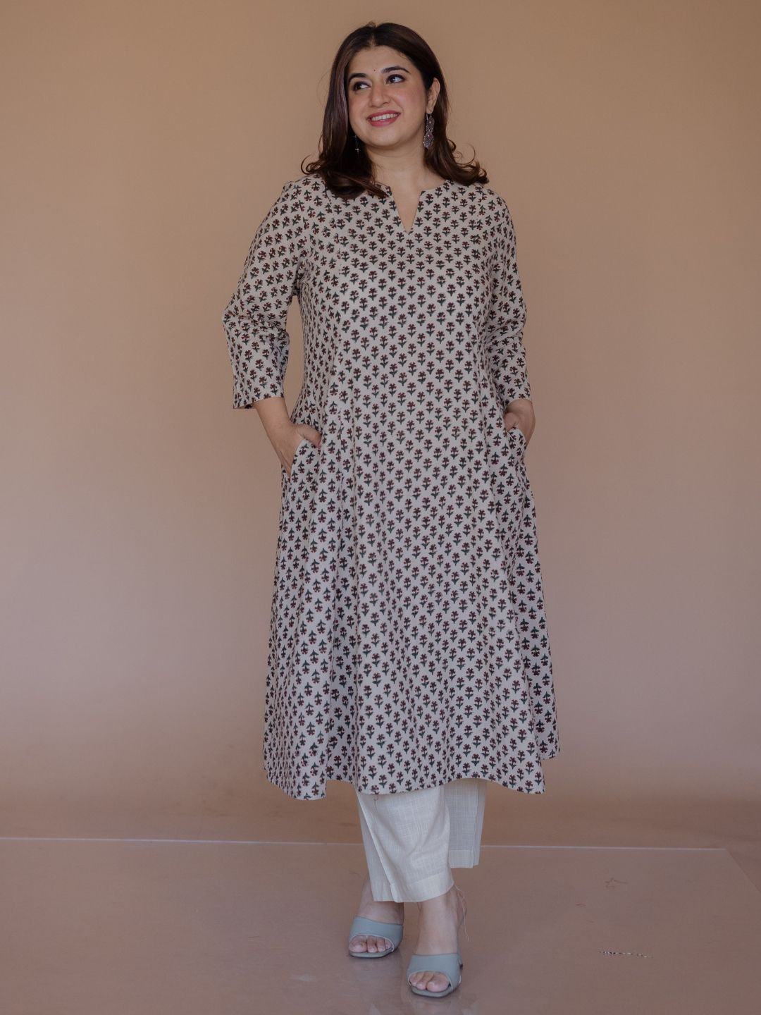 THE INDIAN ETHNIC CO Women Floral Printed Round Neck Block Print Bagru Cotton Kurta