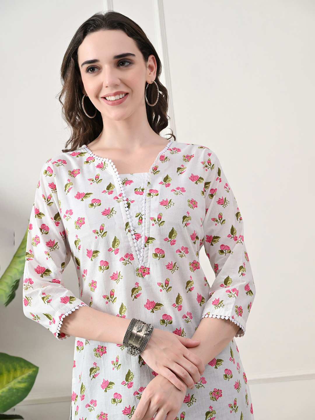 Vaimiya Women Floral Printed Square Neck Pure Cotton Kurti