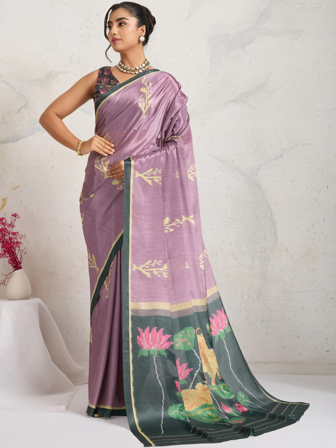 RACHNA Digital Block Floral Printed Satin Saree With Unstiched Blouse