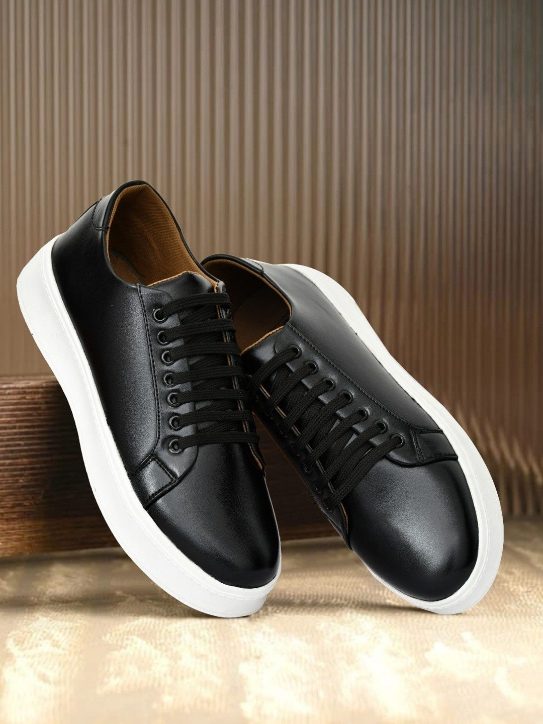 Groofer Men Synthetic Leather Sneakers