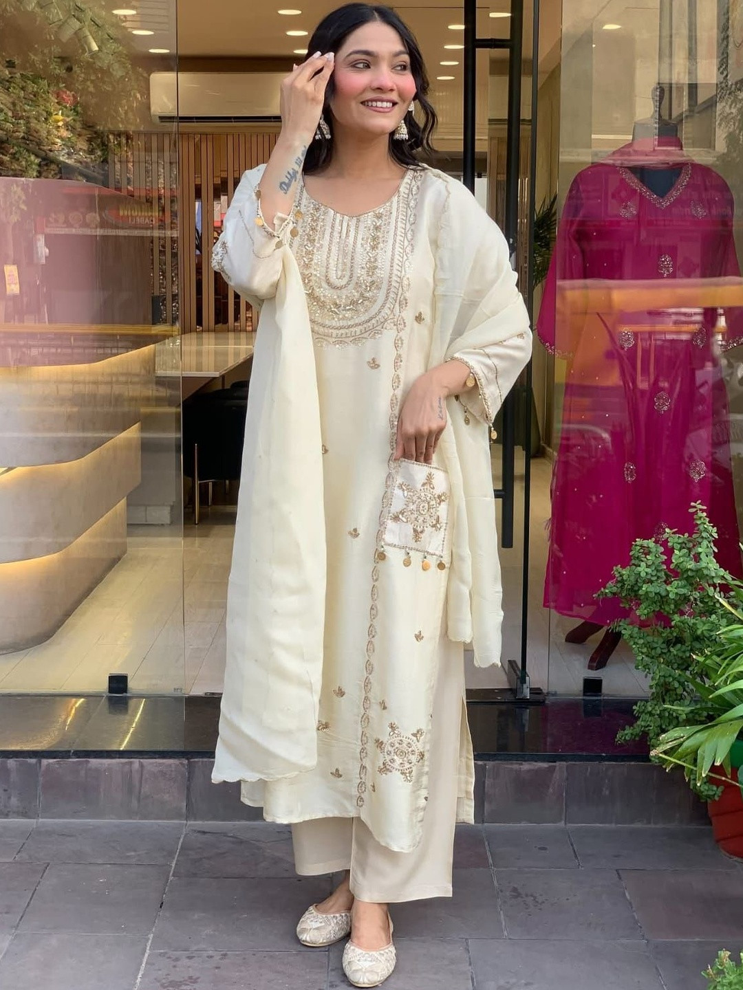 Vaidehi Fashion Ethnic Motifs Embroidered Thread Work Kurta With Trouser & Dupatta