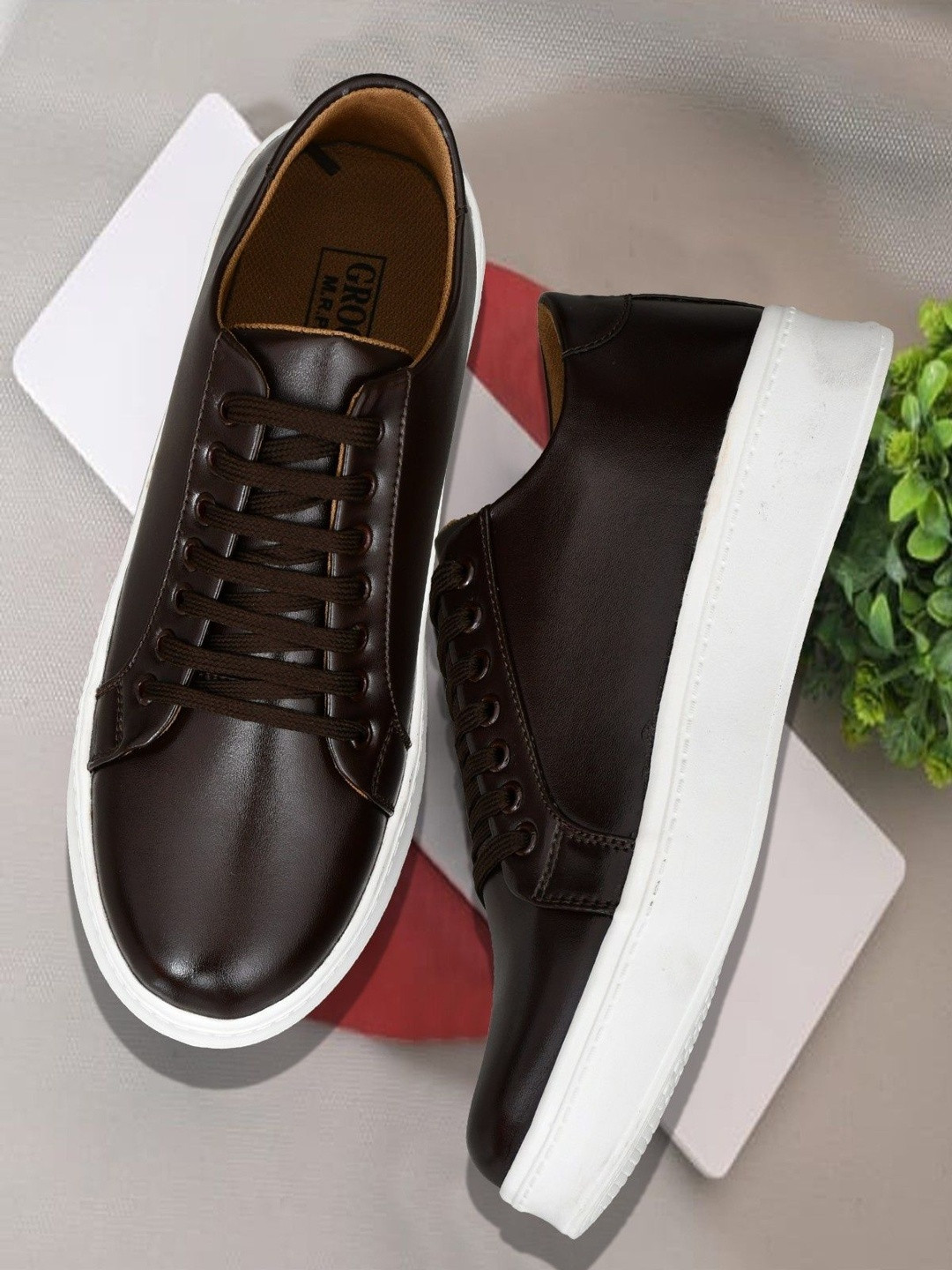 Groofer Men Colourblocked Round Toe Lace-Ups Sneakers Shoes