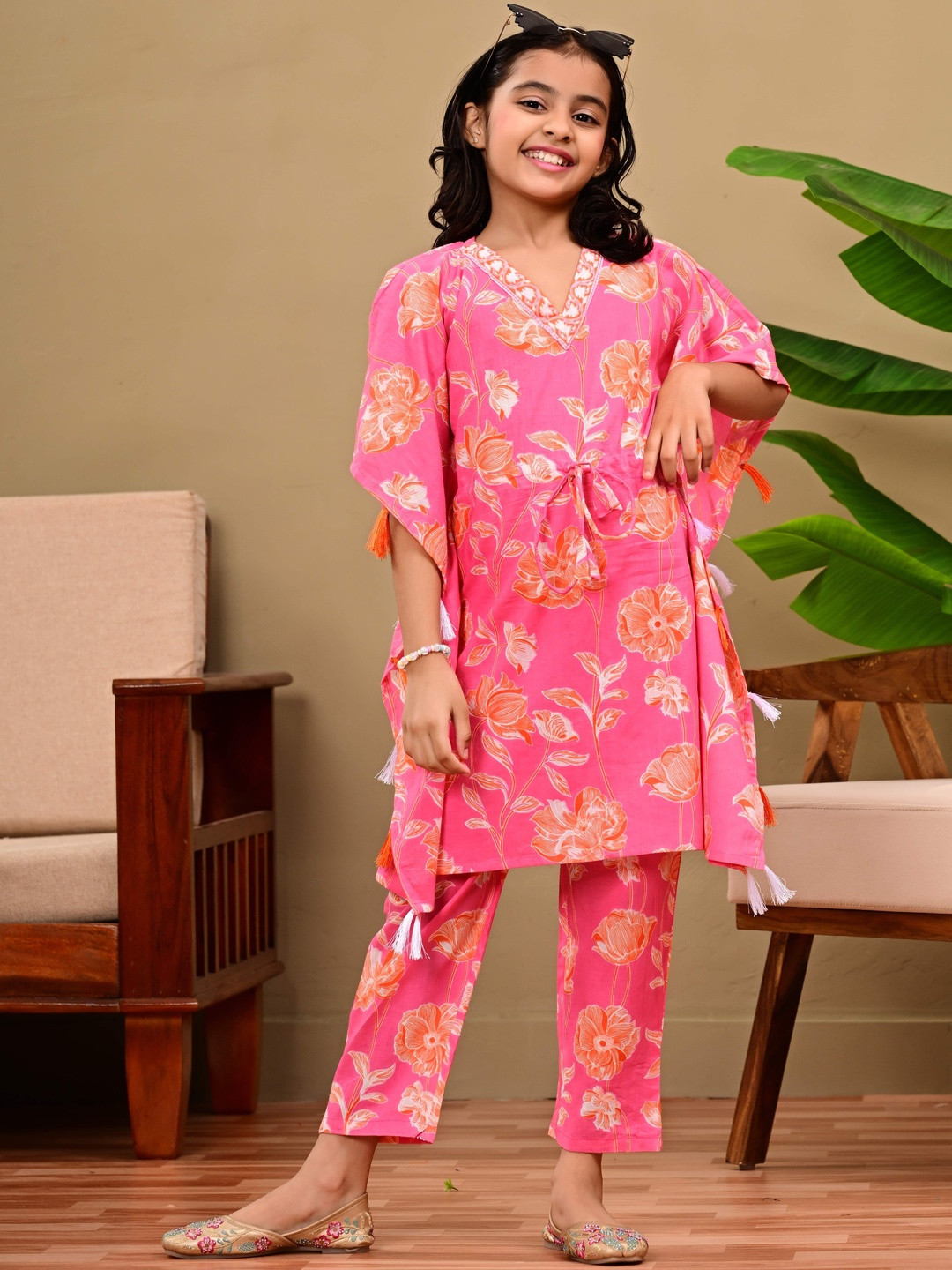 Flyfinns Girls Pink Cotton Ethnic Kaftan V-Neck Pants Set