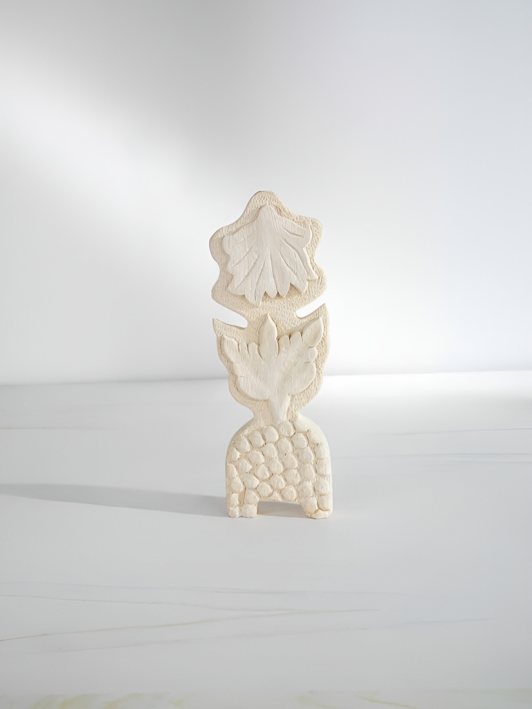 FREEDOM TREE Montane Off White Mango Wooden Curio Showpiece