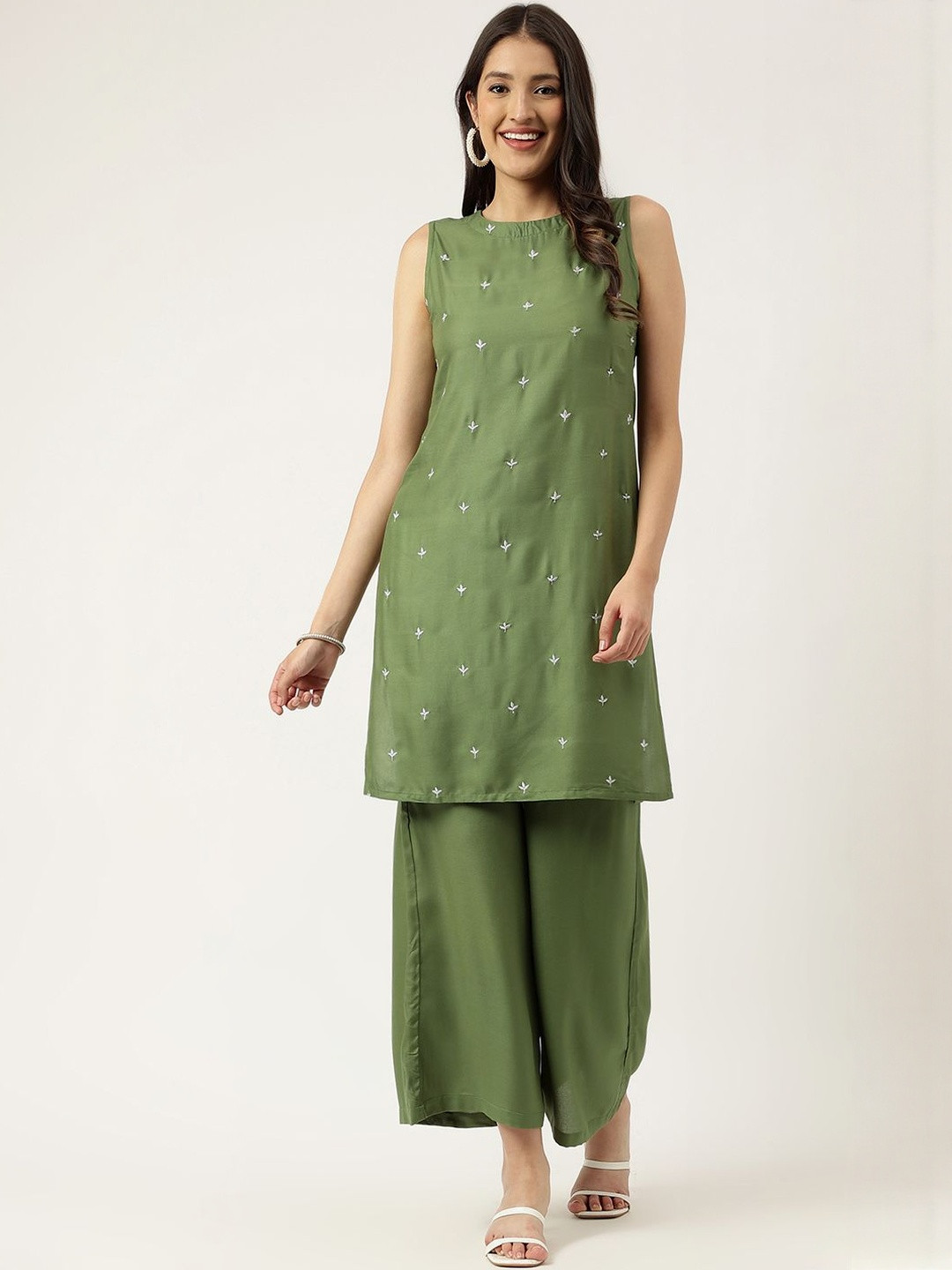 Angkor Ethnic Motifs Embroidered Thread Work Kurta With Trousers