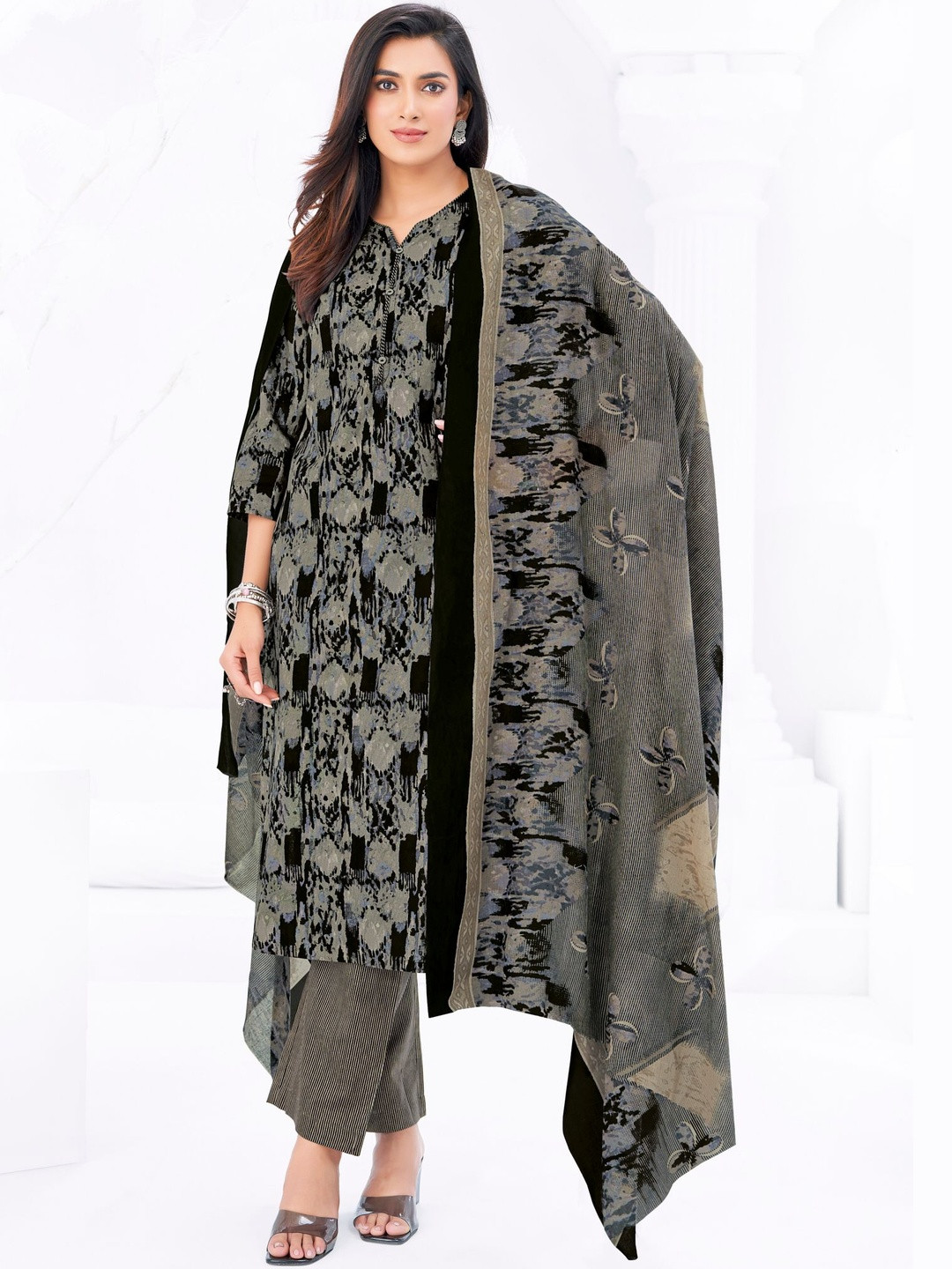 Larqi Abstract Printed Round V-Neck Pure Cotton Straight Kurta With Trousers & Dupatta