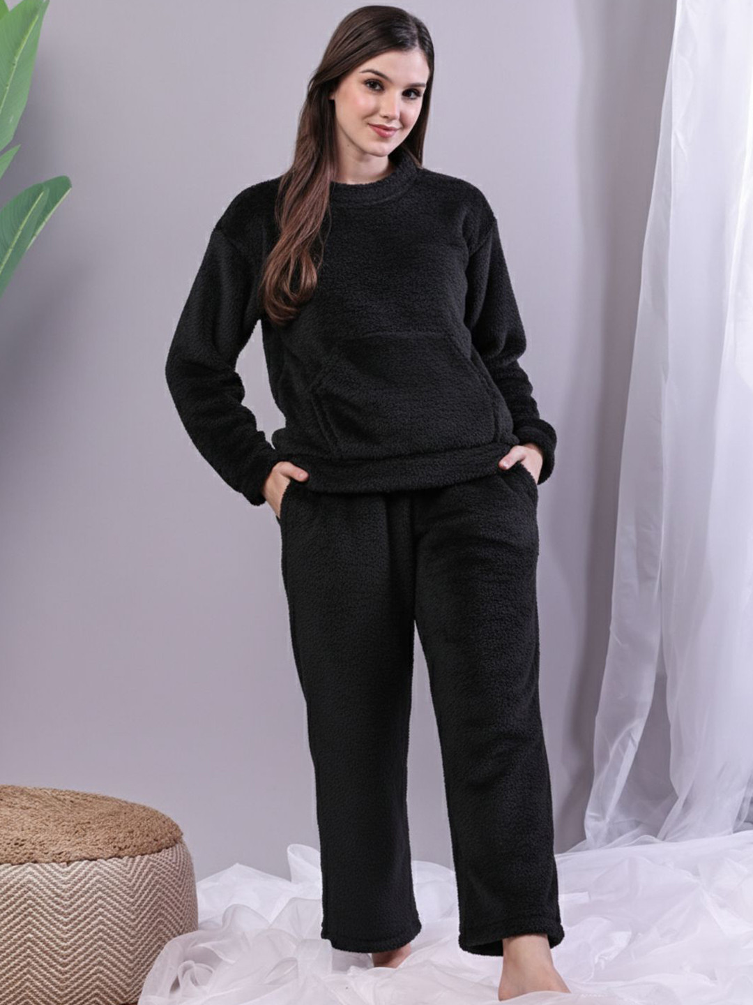 TAG 7 Women Fur Round Neck Winter Night suit