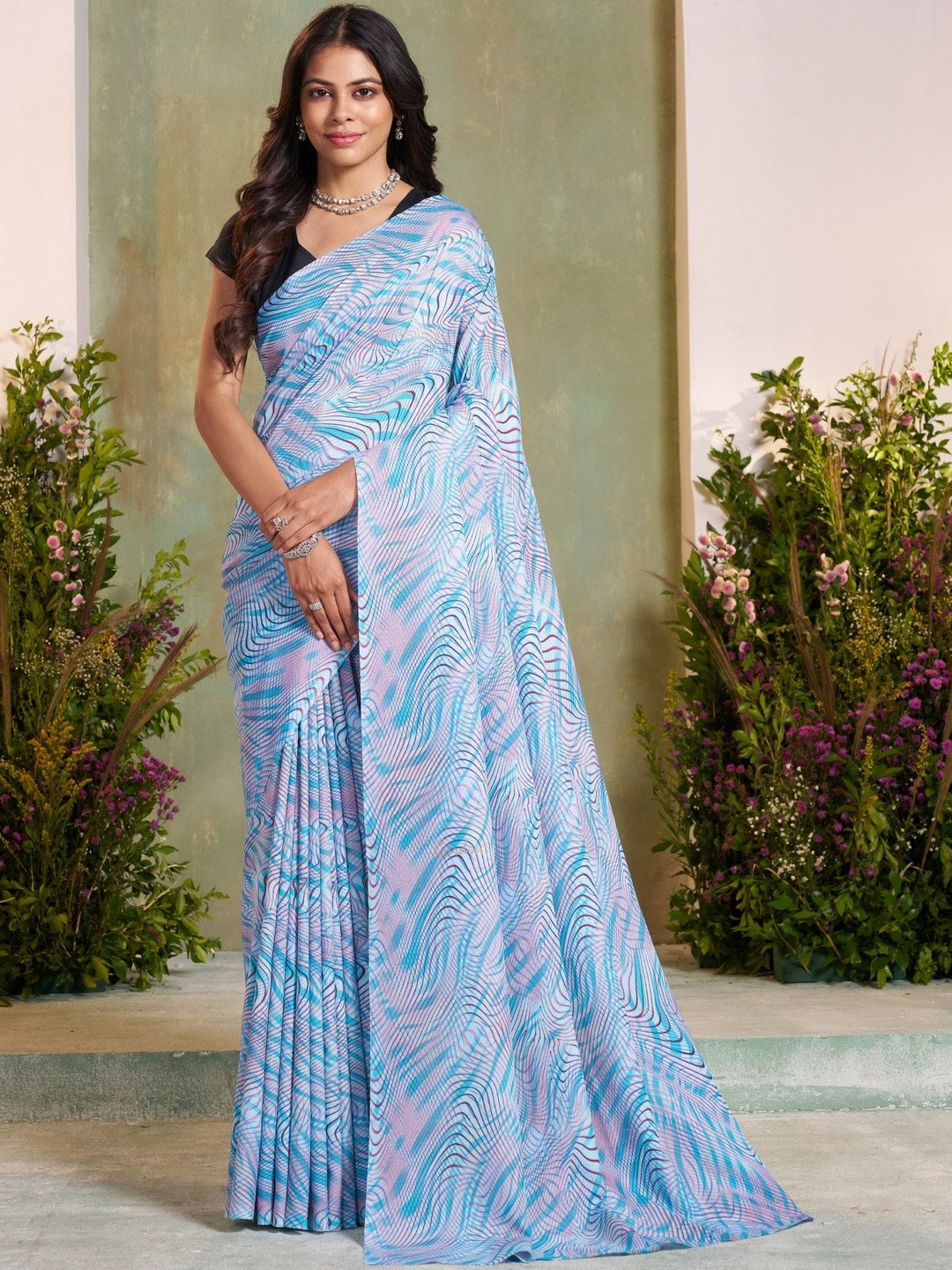 Garden Vareli Abstract Printed Saree