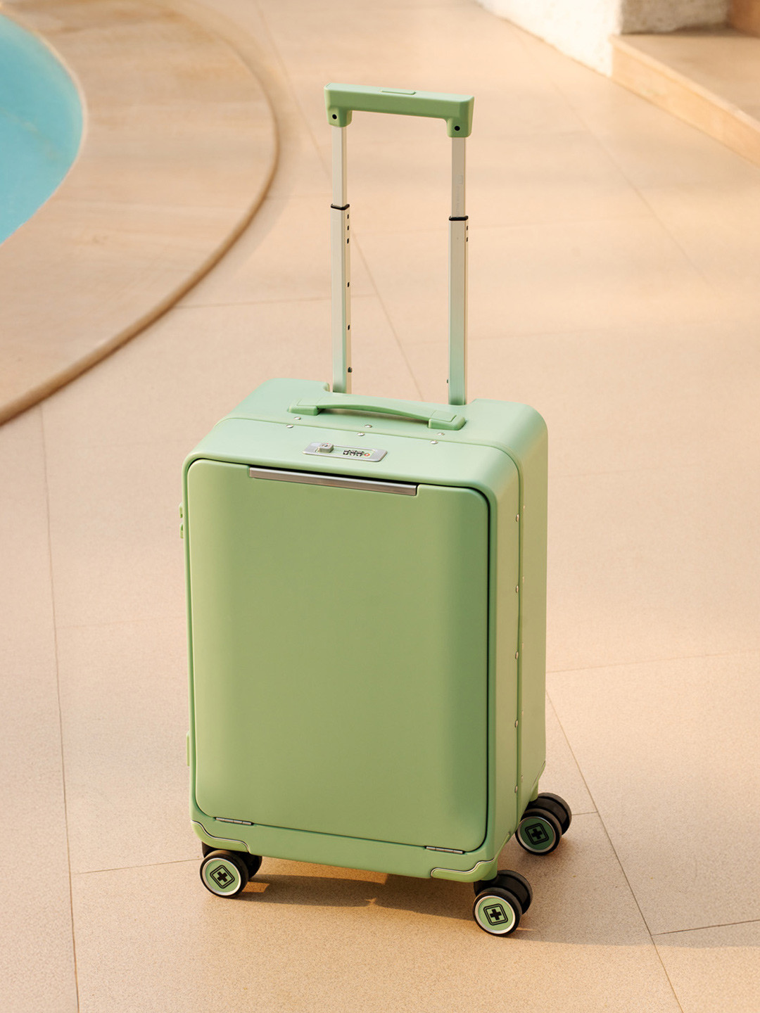 SWISS MILITARY Hard-Sided Cabin Trolley Suitcase