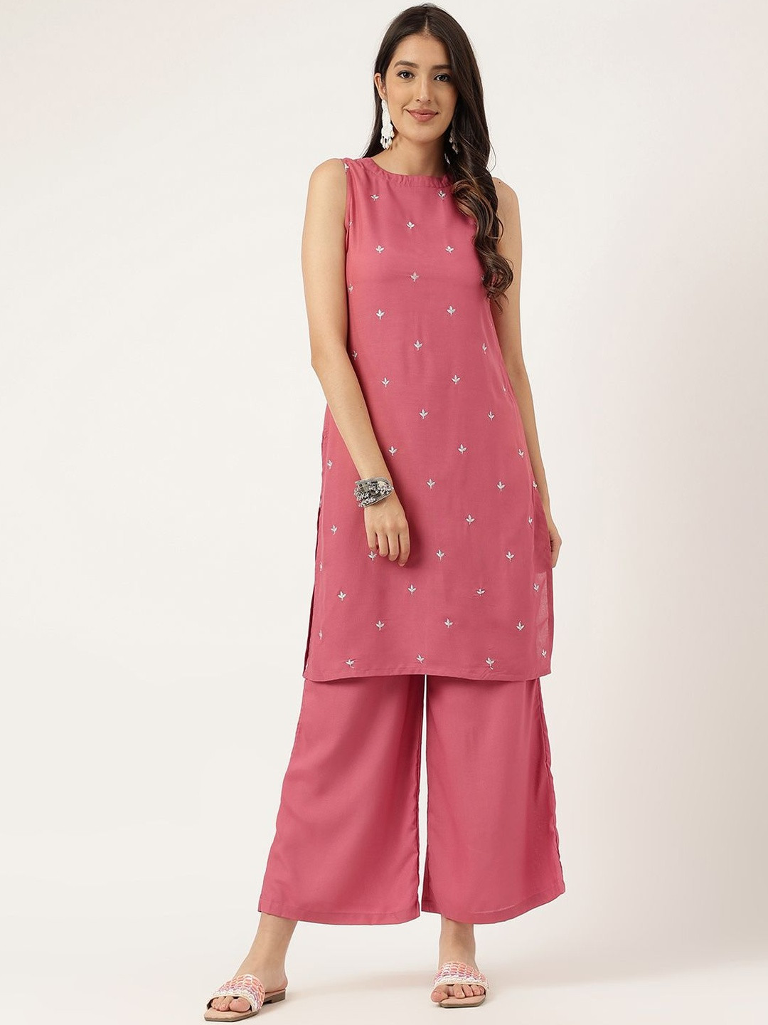 Angkor Ethnic Motifs Embroidered Thread Work Kurta With Trousers