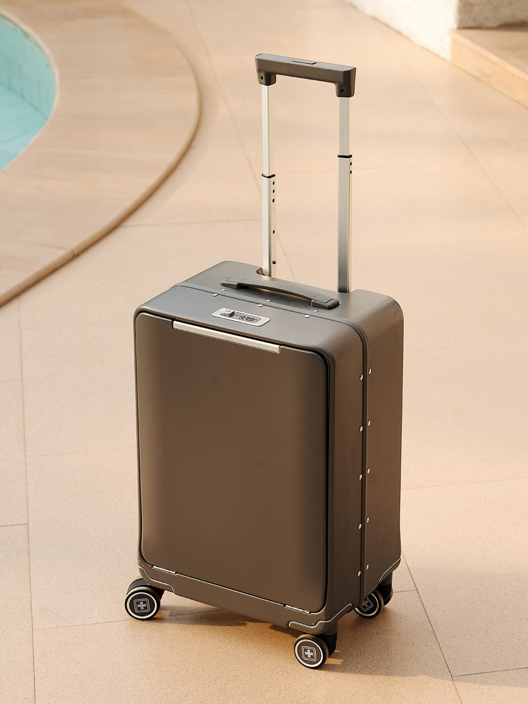SWISS MILITARY Hard-Sided Medium Trolley Suitcase