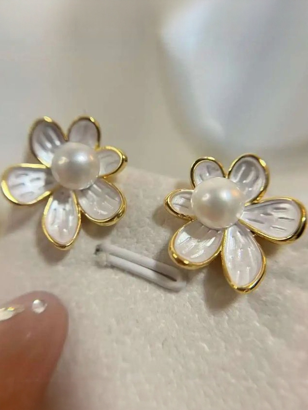 CIKIT Women Set of 2 Floral Alloy Stud Earrings