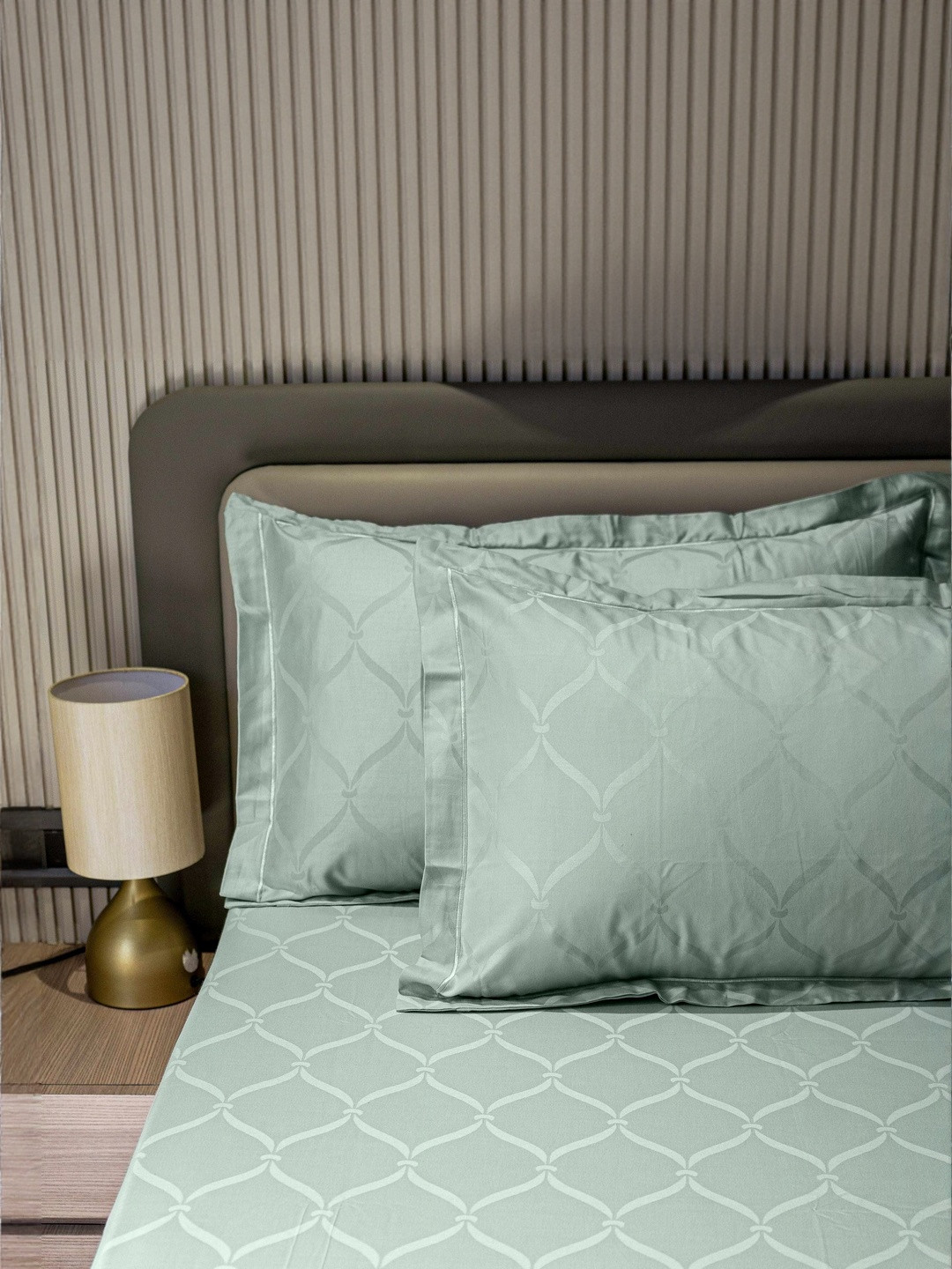 enera Green Jacquard Lattice 300TC Soft Cotton King Bedsheet with 2 Pillow Covers