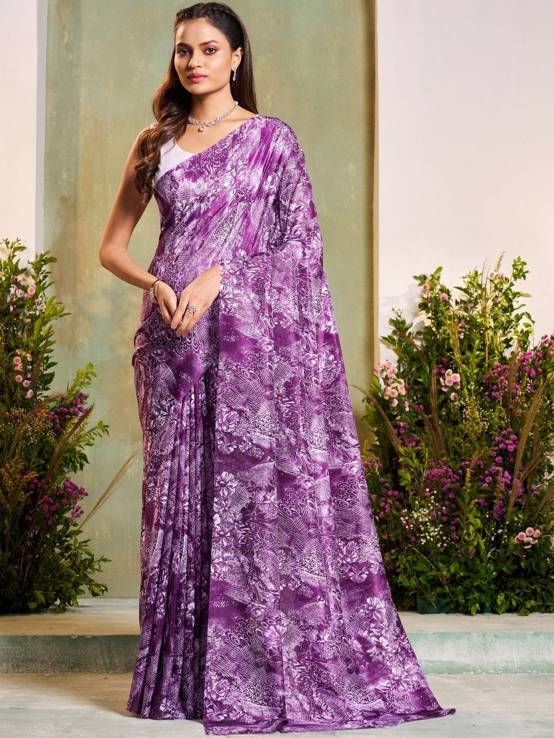 Garden Vareli Women Floral printed Saree