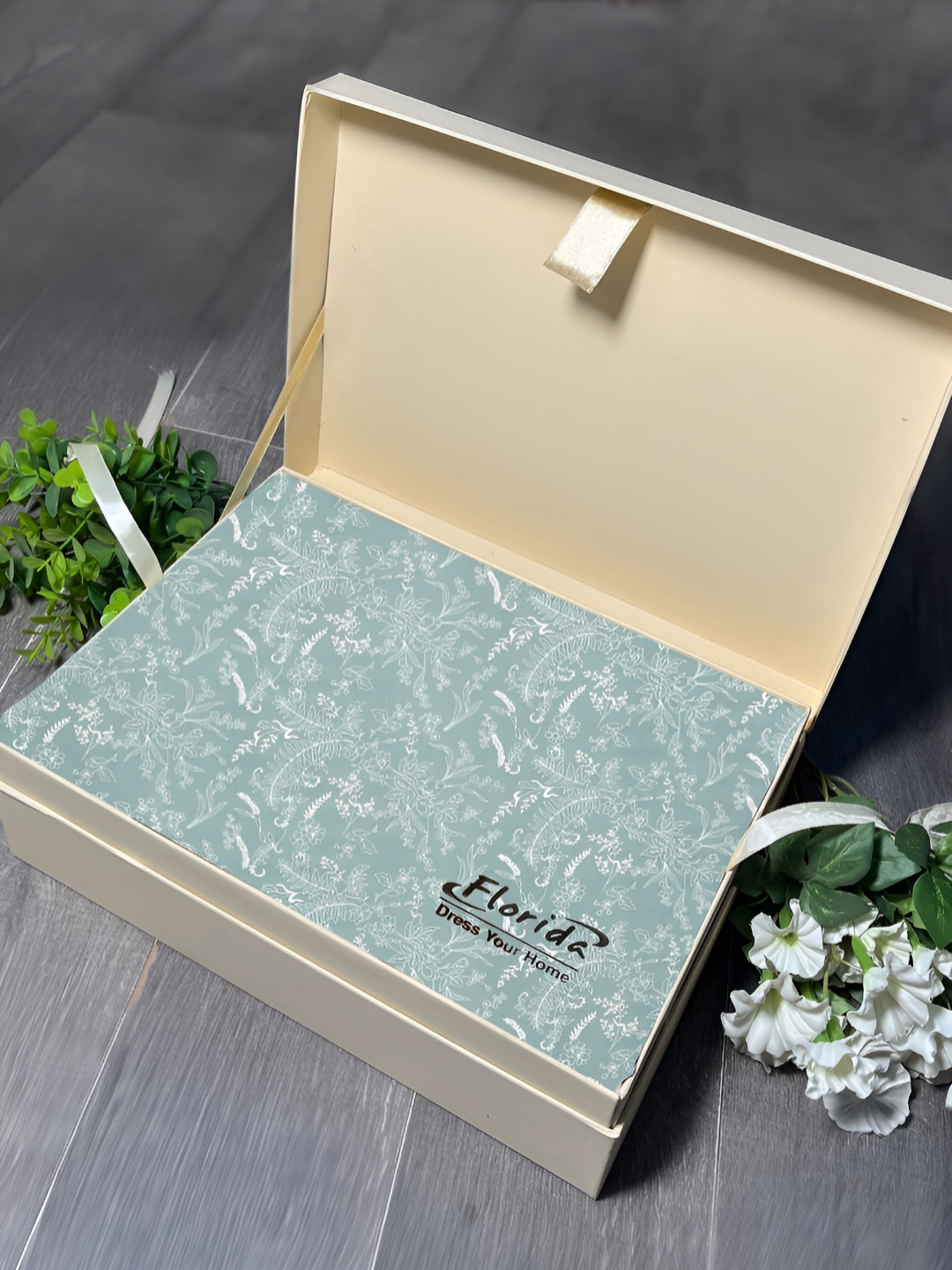 Florida Premium King Size Bedsheet with 2 Pillow Covers  Gift Box with Carry Bag