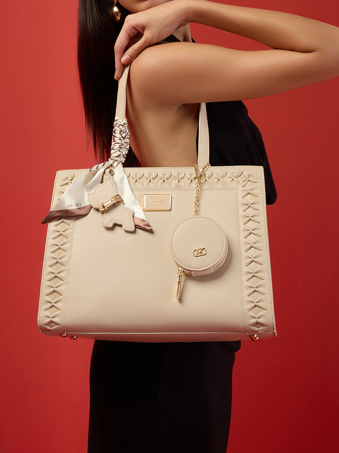 Akiki Women Brackley 35 Textured Box Small Handbag