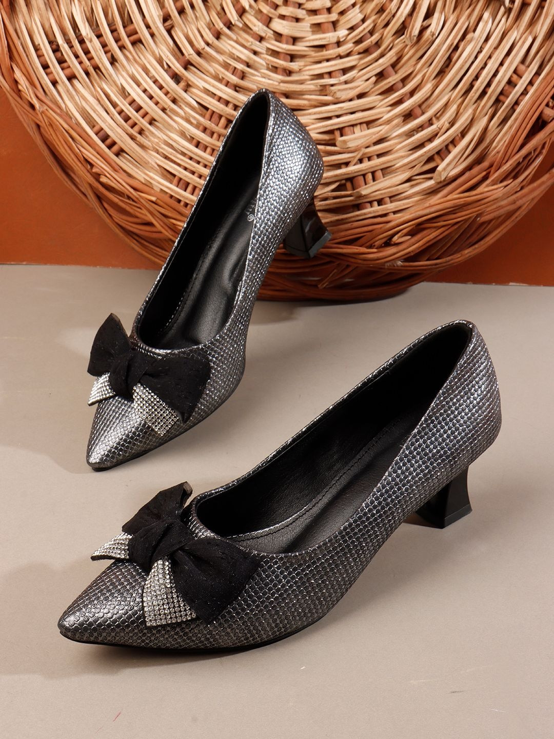DOLLPHIN PU Kitten Heel with Bows