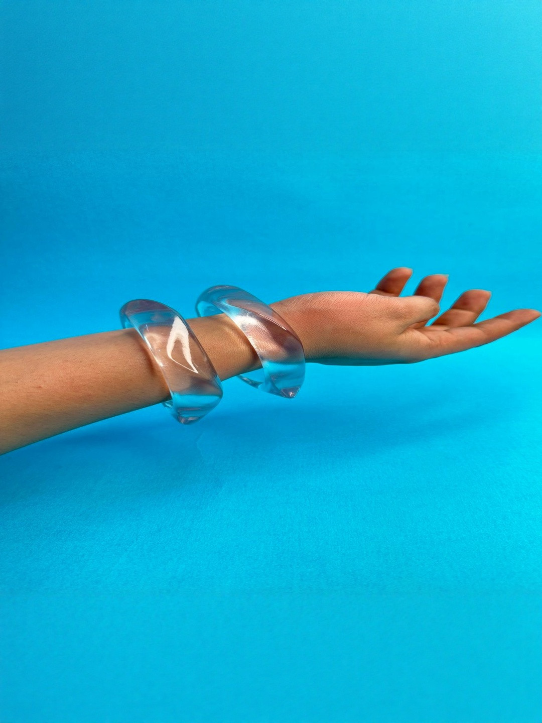 TAG 7 Set Of 2 Transparent Glass Bangle