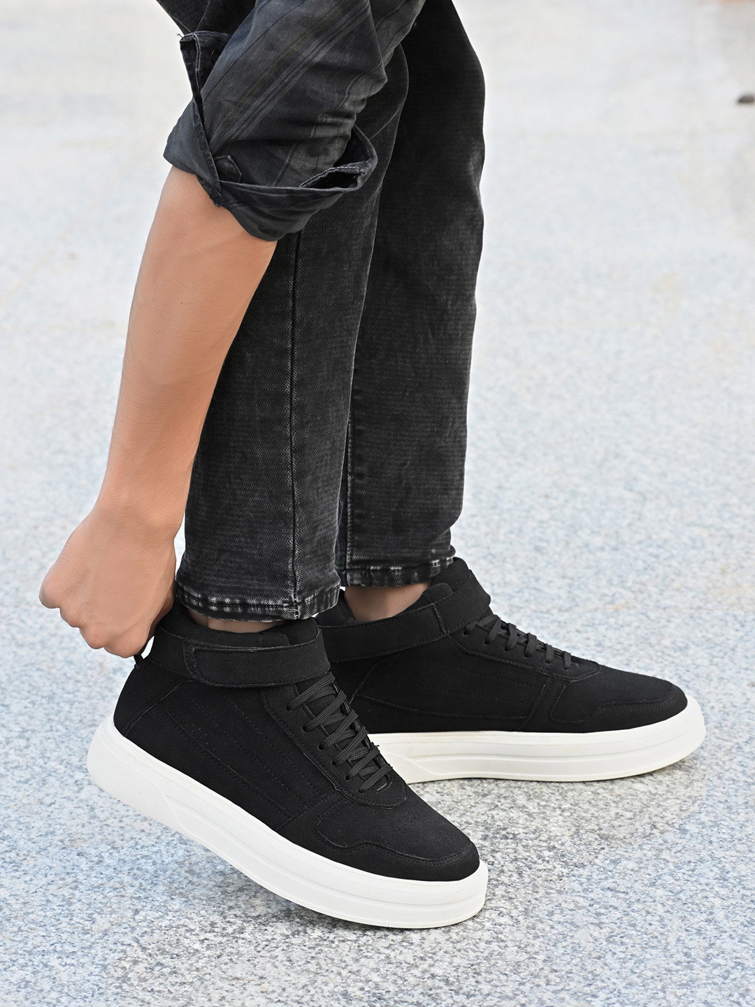 AfroJack Men Textured Sneakers
