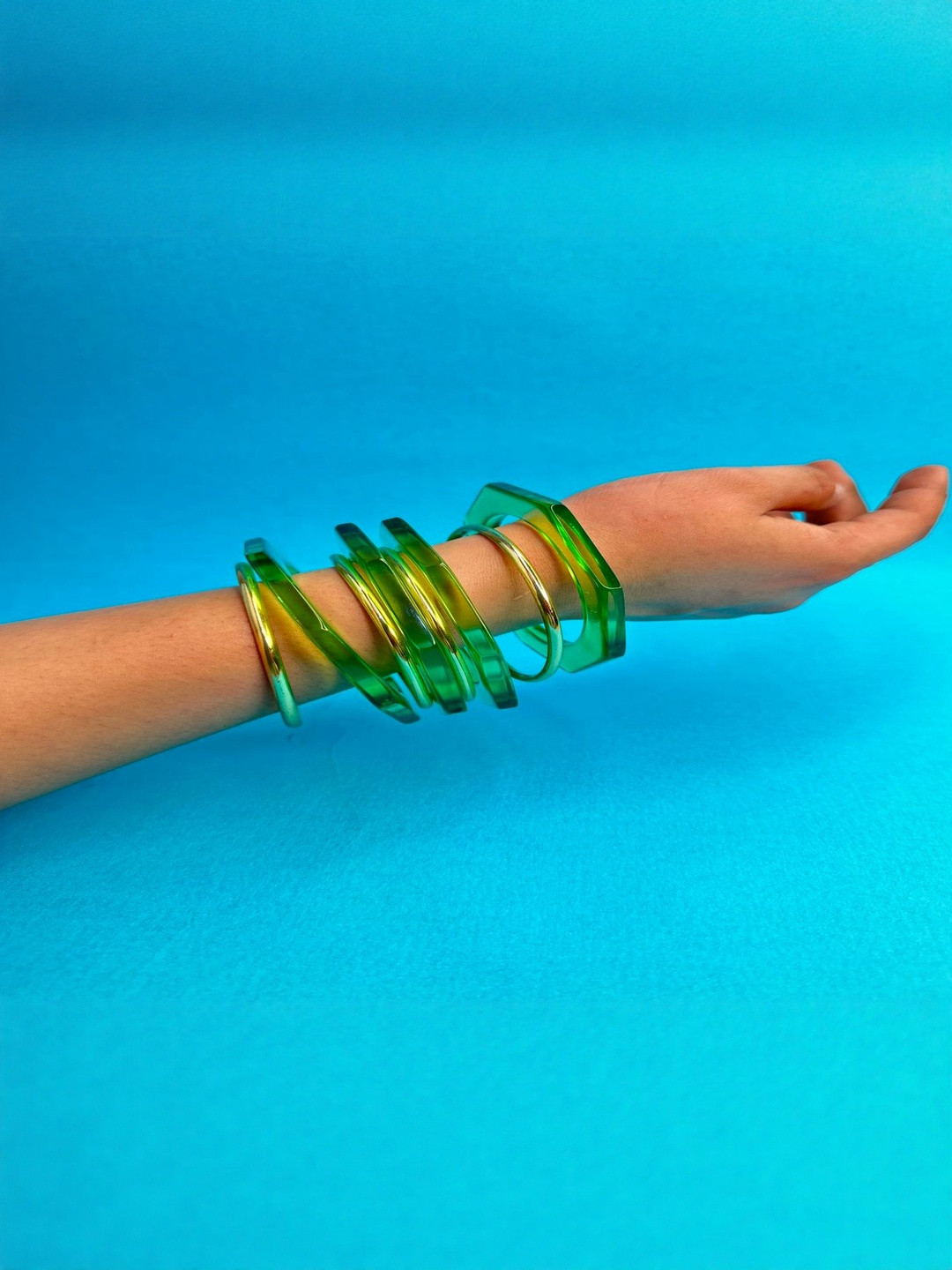 TAG 7 Set Of 8 Chunky Plastic Bangles