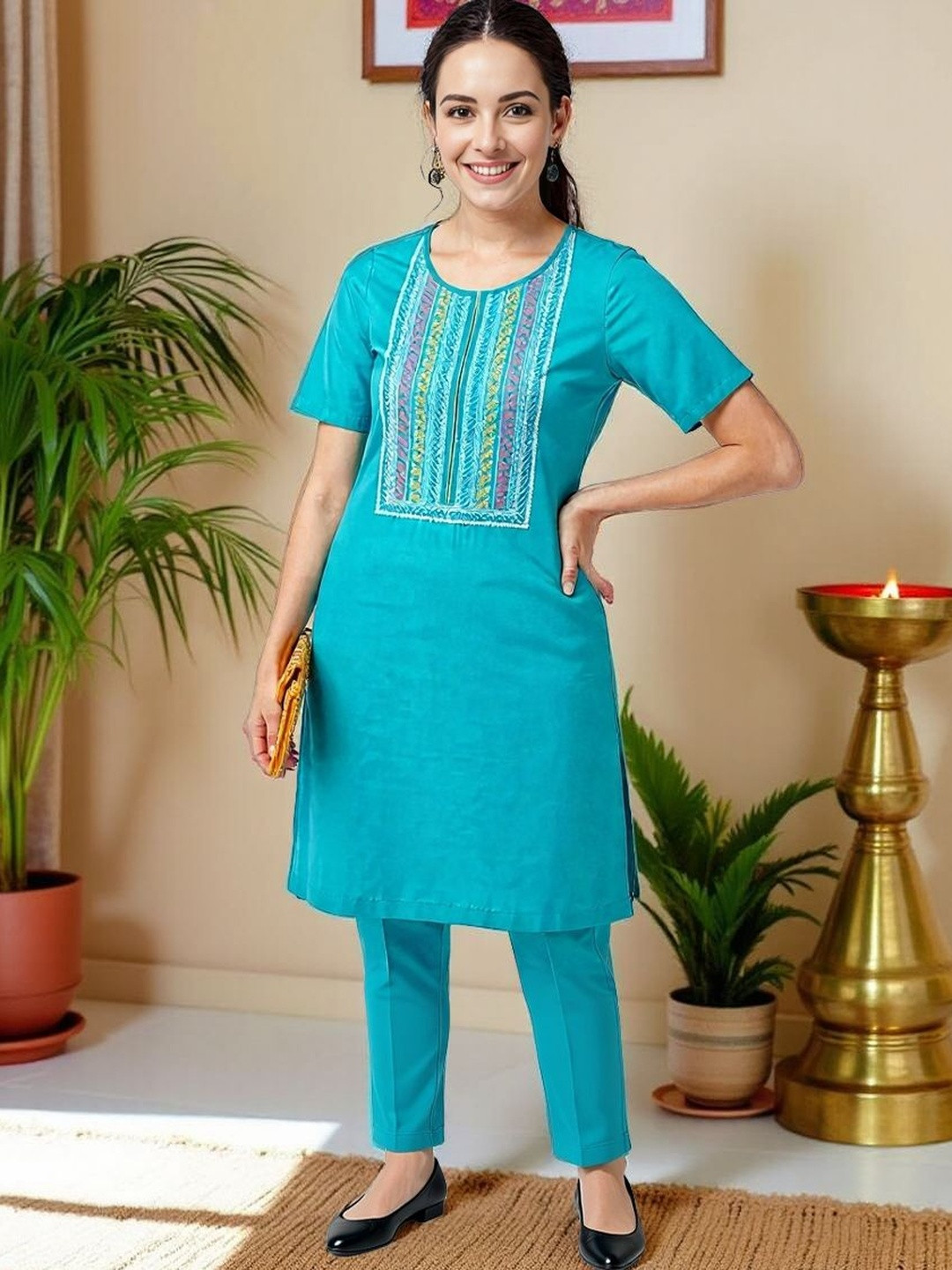 SZN Yoke Design  Thread Work Short Sleeves Straight Kurta with Trousers