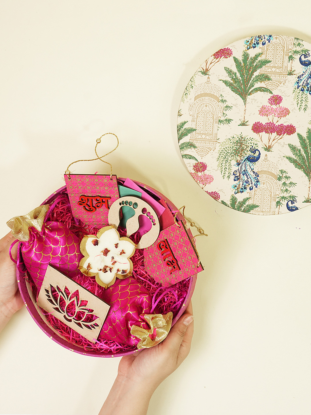 THE MOHRAJ 9Pcs Cashews & Almonds With Candles & Wall Decors Set