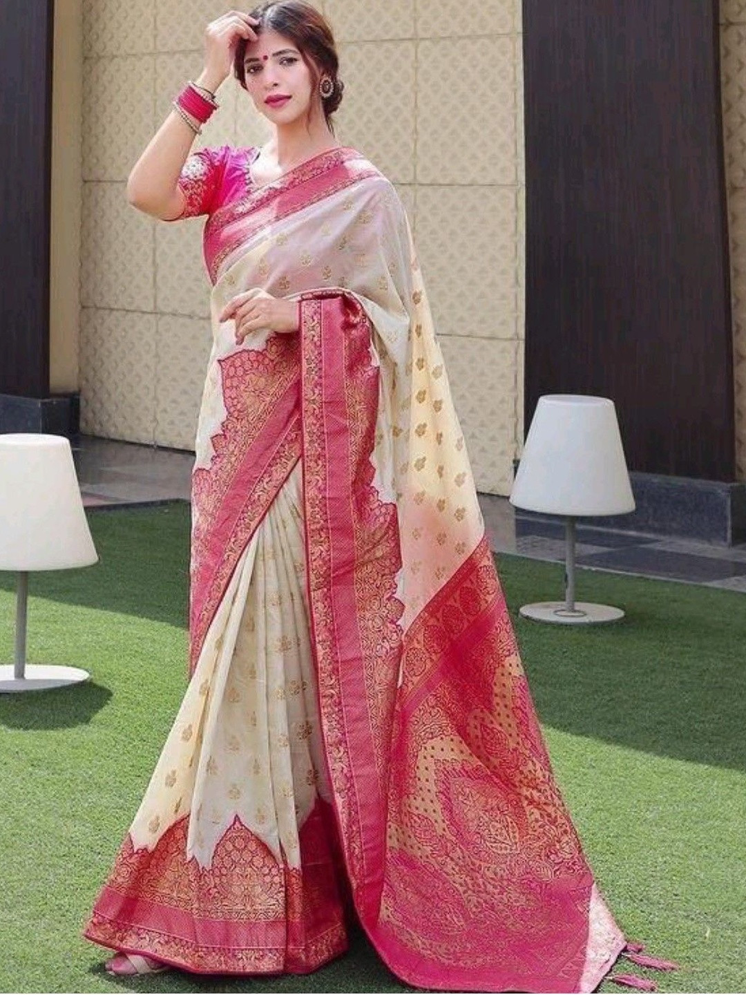FLUXUS Ethnic Motifs Woven Design Zari Banarasi Saree