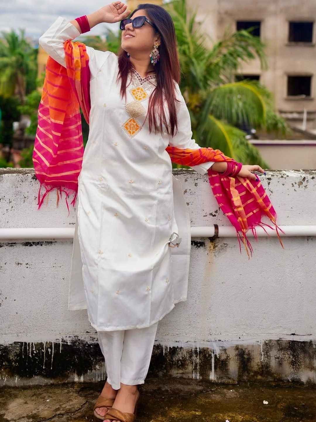 Twika Floral Embroidered Thread Work Kurta With TrousersDupatta