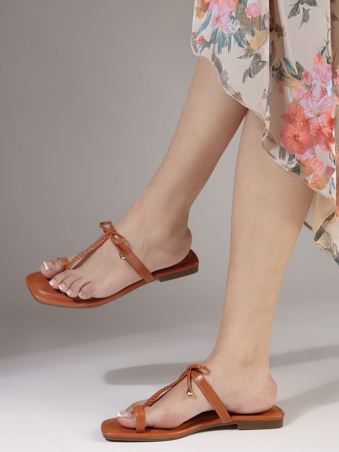 TRYME Women Woven Design One Toe Flats With Bow