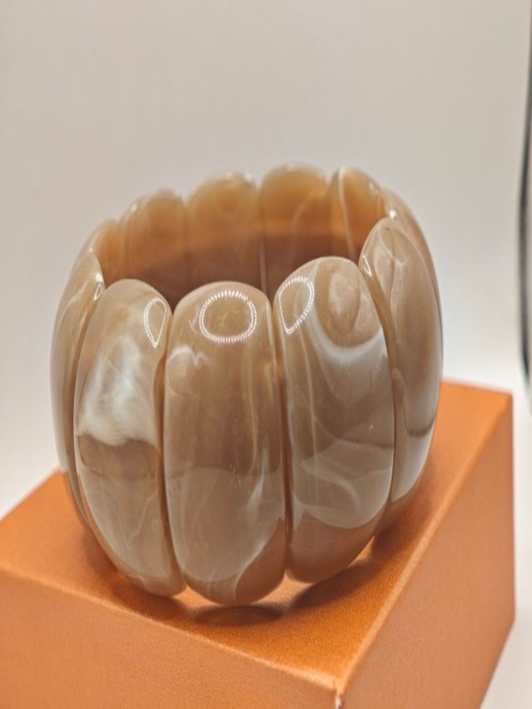 SAPRAA TRENDS Women Ceramic Broad Elasticated  Bracelet