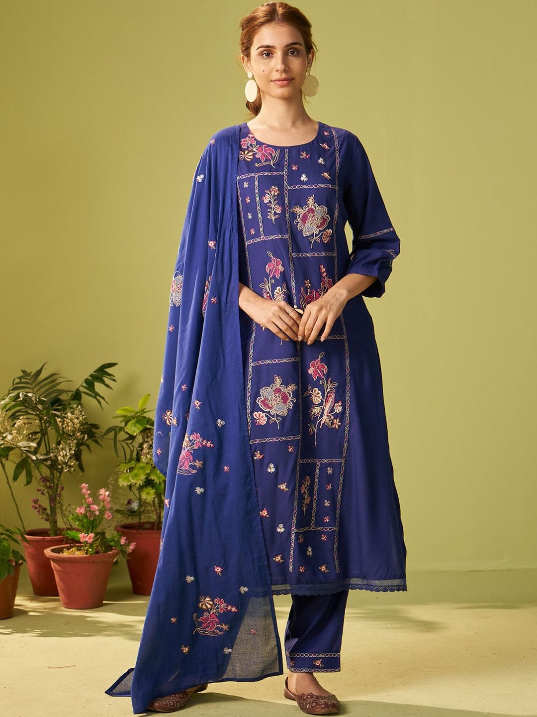 Indo Era Women Floral Embroidered Thread Work Kurt Trousers & With Dupatta Kurta Sets