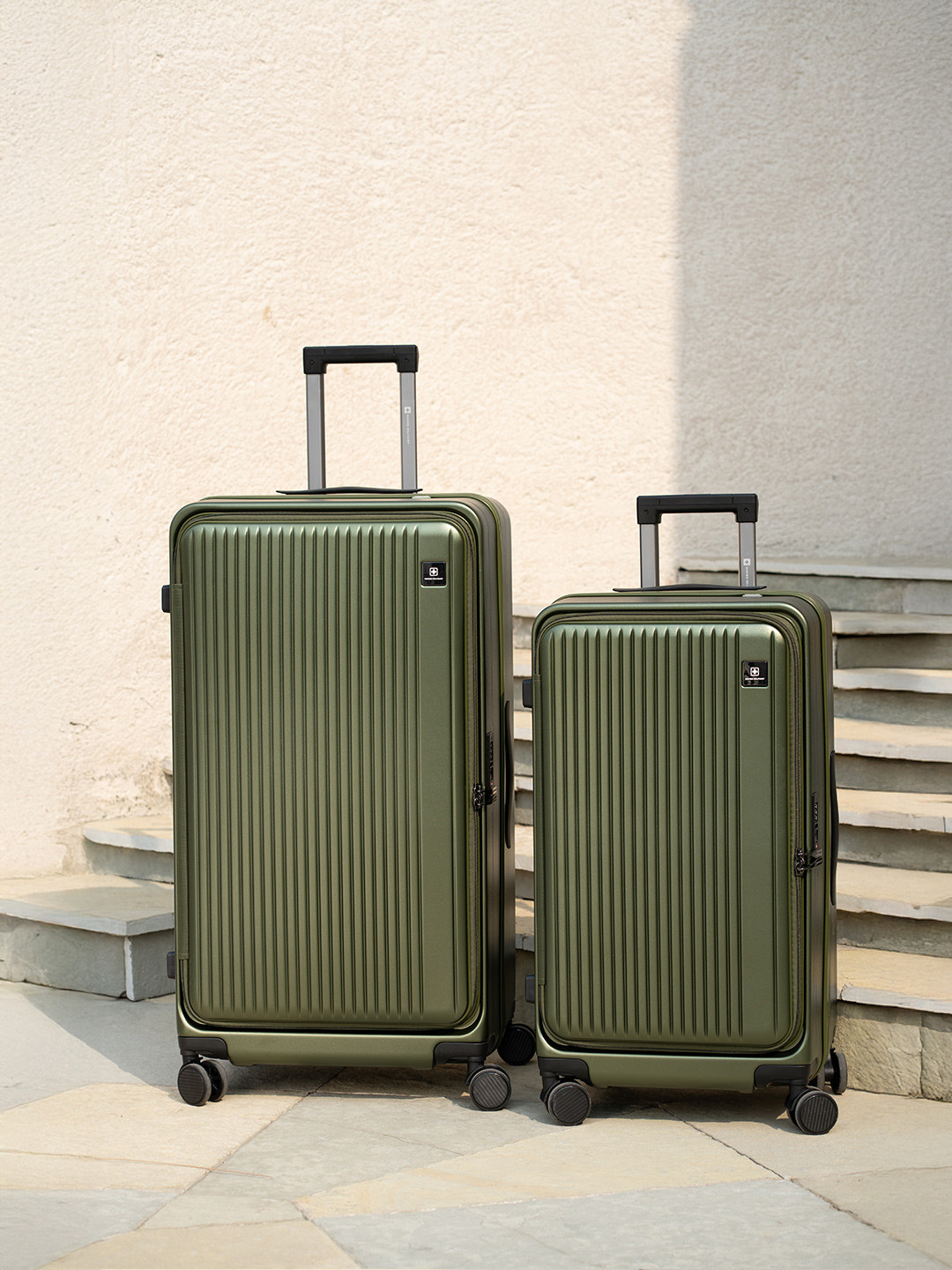 SWISS MILITARY Unisex Jade Hard Set Of 2 Textured Hard Sided Large & Cabin Trolley Bags