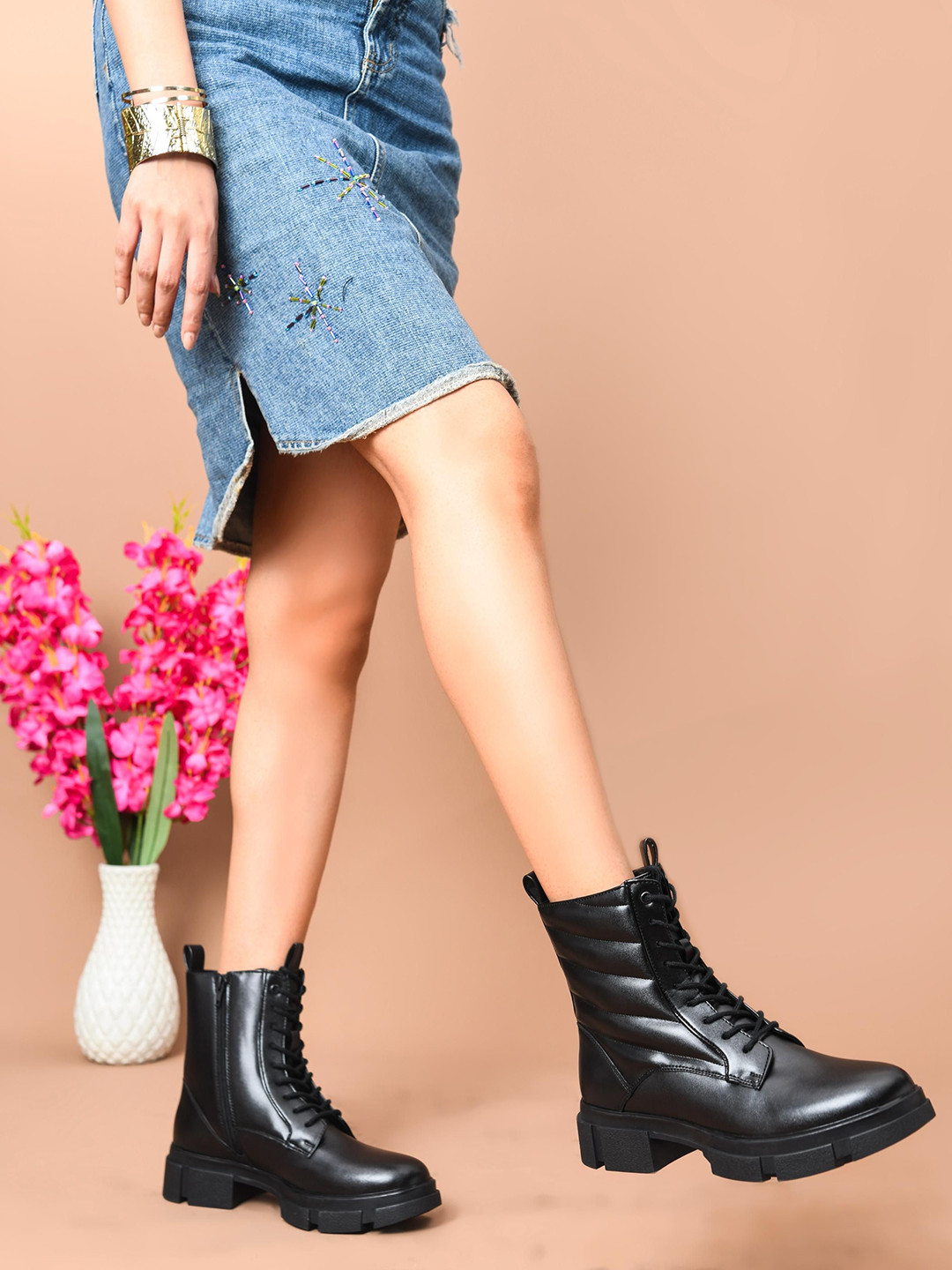 SHUZ TOUCH Women Block-Heeled Combat Boots