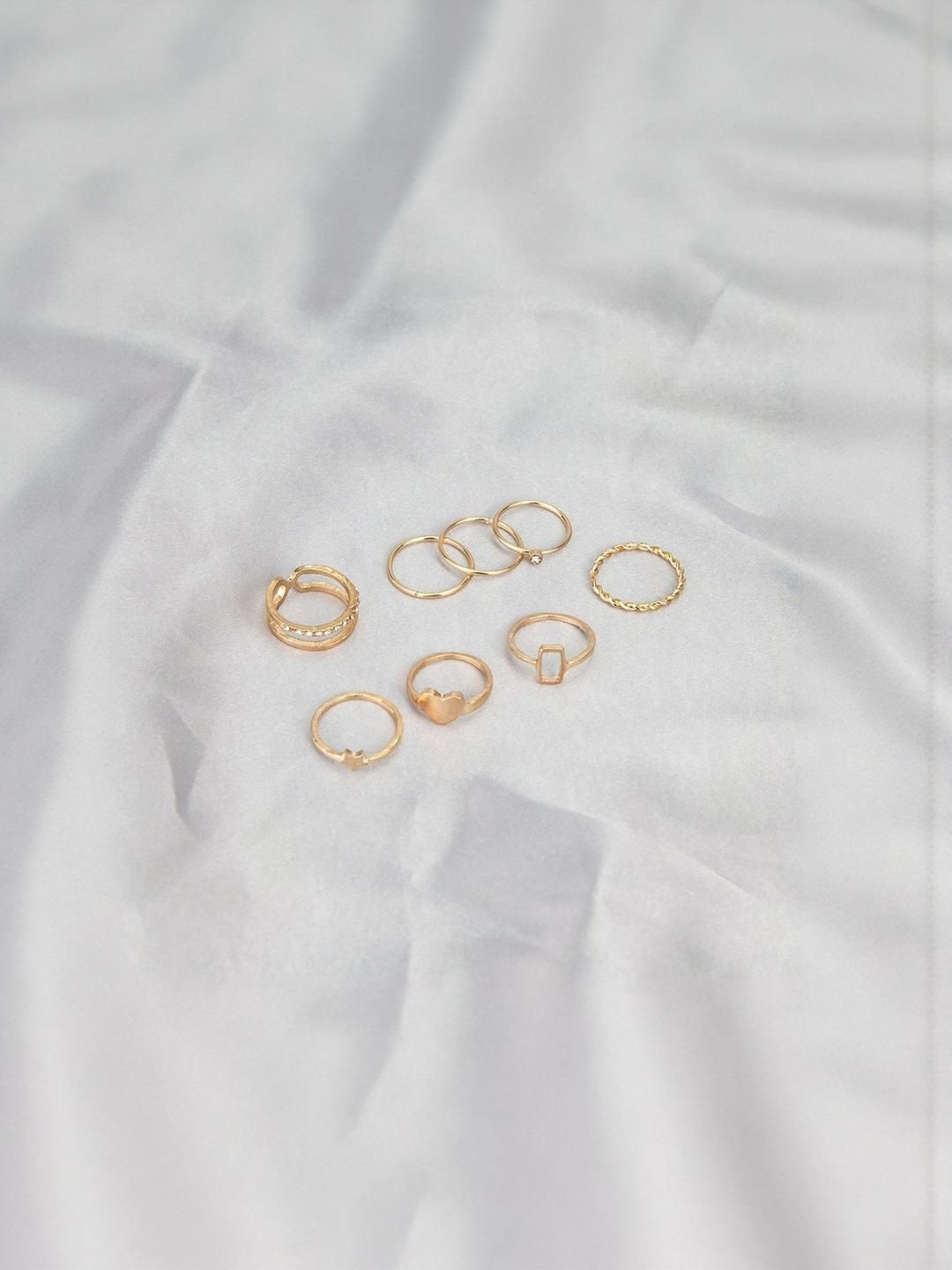 DressBerry Gold Plated 8 Pieces Star Heart Cross Chain Ring Set